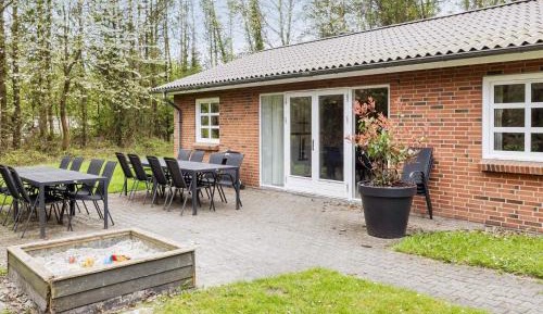 Eight-Bedroom Holiday Home