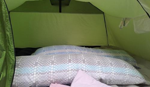 Tienda con colchón inflable
