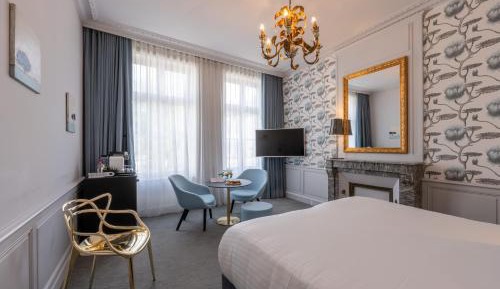 "Savary de Mauléon" Suite