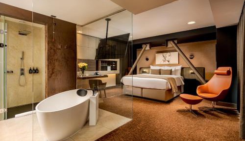 Lifestyle Suite with pool access included