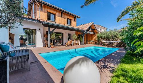 Villa with Garden View