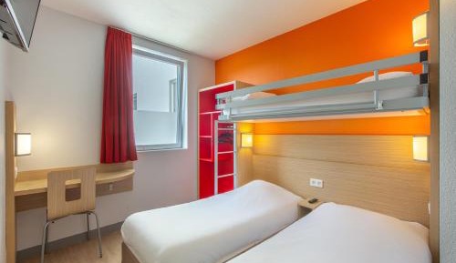 Triple Room with 1 Bunk Bed and 2 Single Beds