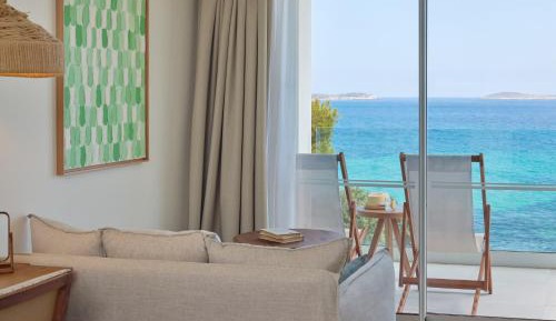 The Level Room Sea View