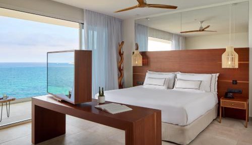 The Level Suite Sea View