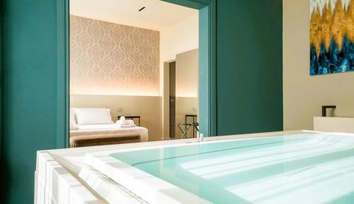 Queen Room with Spa Bath