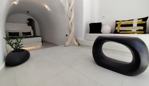 Junior cave suite with private jacuzzi