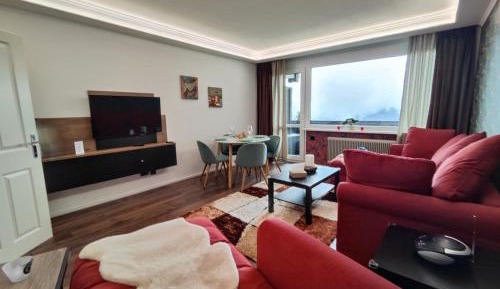 Apartment with Mountain View