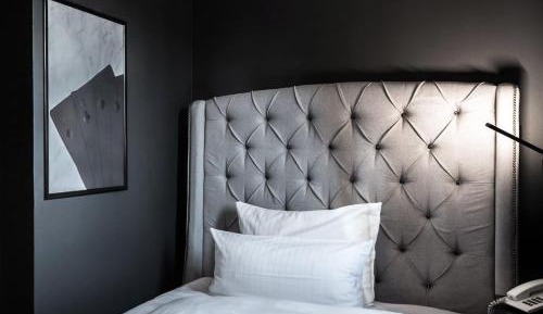 Single Room with Shared Toilet