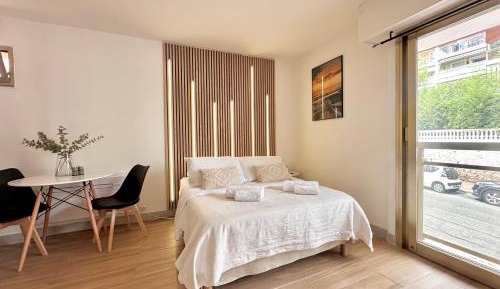 Studio with Spa Bath