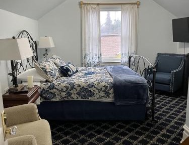 Standard Queen Room