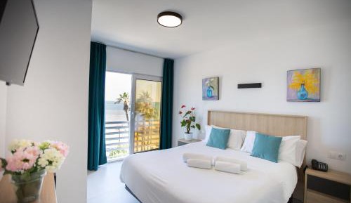 Double or Twin Room with Sea View