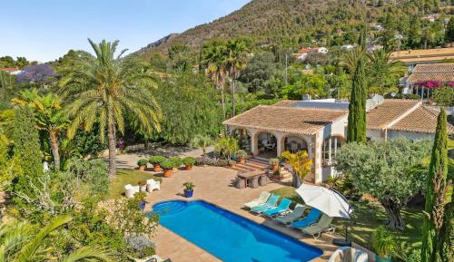 Villa with Garden View