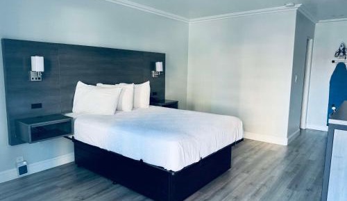 Queen Room with Sofa Bed - Non-Smoking