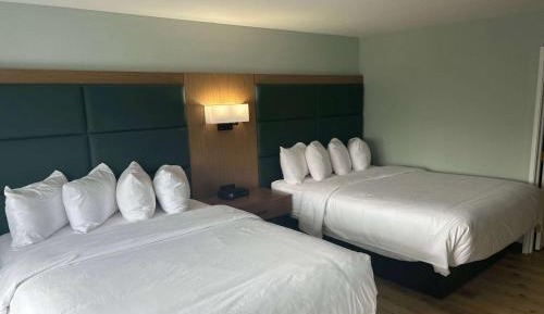 Queen Room with Two Queen Beds, Mobility Access and Bathtub with Grab Bars, Non-Smoking