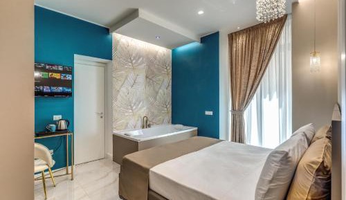 Suite with Hot Tub