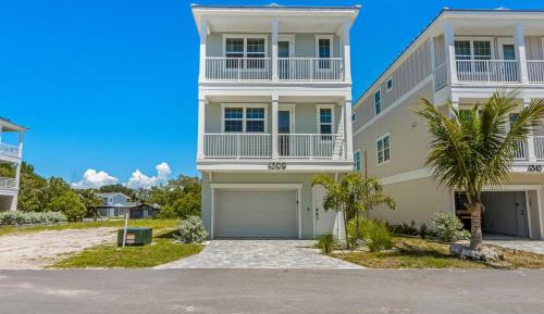Three-Bedroom Holiday Home 