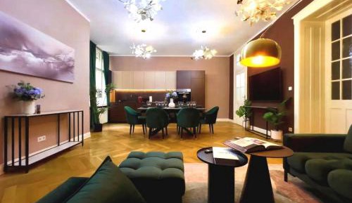 Four-Bedroom Luxury Apartment