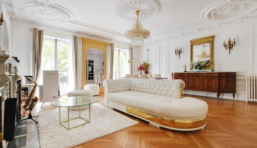 Four-Bedroom Deluxe Apartment