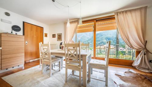 Two-Bedroom Apartment with Mountain View