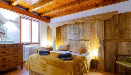 Apartment with Garden View