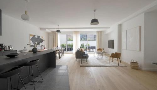 Three-Bedroom Deluxe Apartment