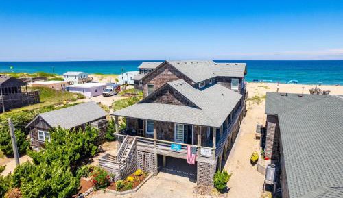 Five-Bedroom Holiday Home