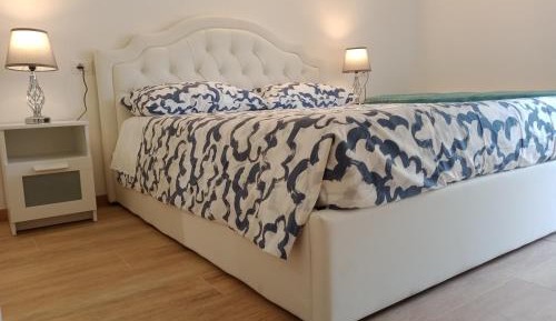 Two-Bedroom Apartment with Mountain View