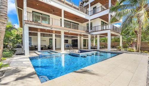 Six-Bedroom Holiday Home