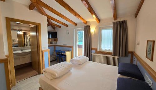 Double or Twin Room with Balcony and Lake View