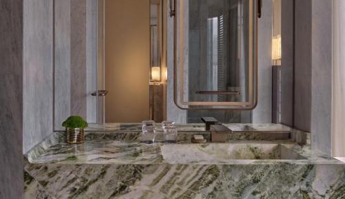 Classic King Room with Garden Bridge View