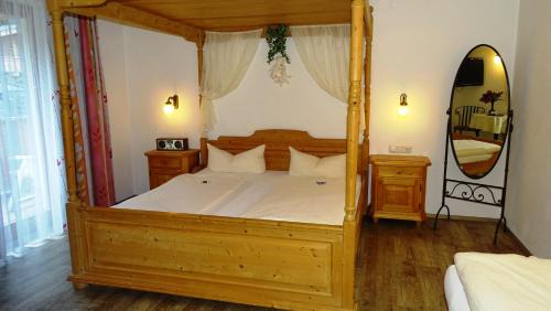 Family Room (2 Adults + 1 Child)