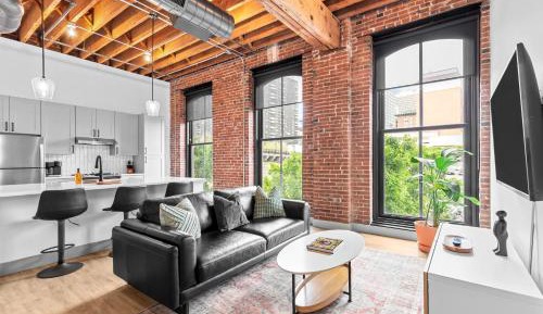 One-Bedroom Apartment with View