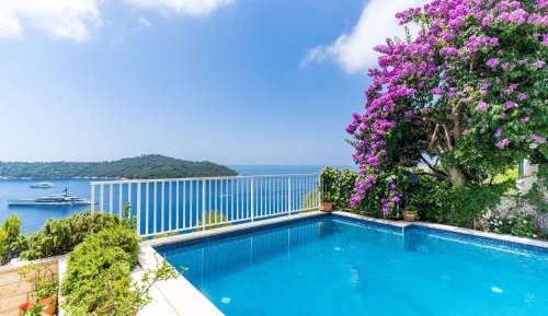 Six-Bedroom Villa 
