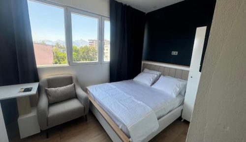 Classic One-Bedroom Apartment with King Bed
