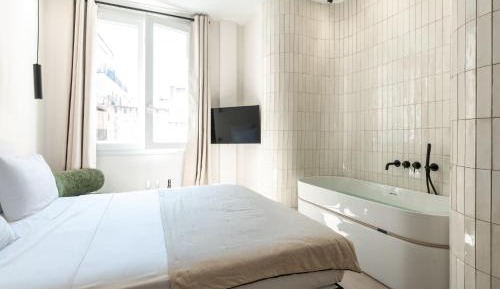 Deluxe Double Room with Bath