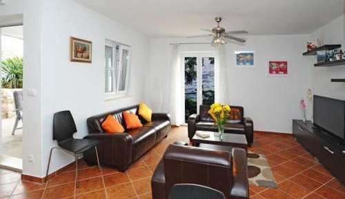 One-Bedroom Holiday Home
