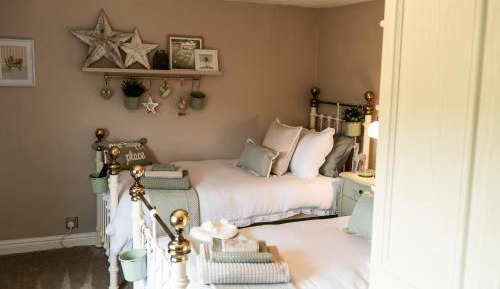 Twin Room with Shared Bathroom