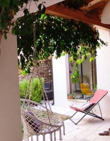 One-Bedroom Apartment with Garden