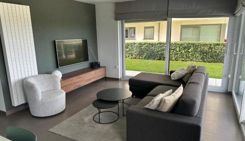 Apartment with Pool View 