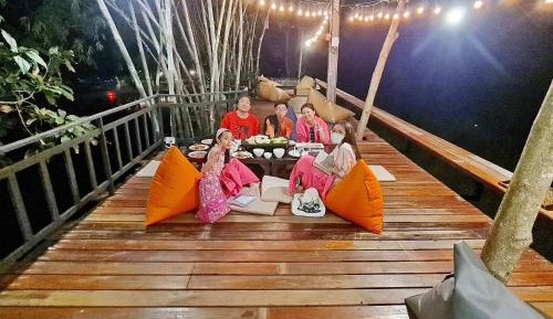 Bungalow with Garden View