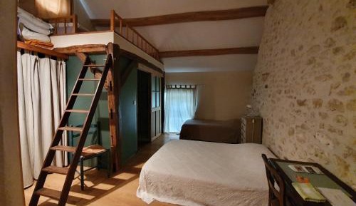 Quadruple Room with Private Bathroom