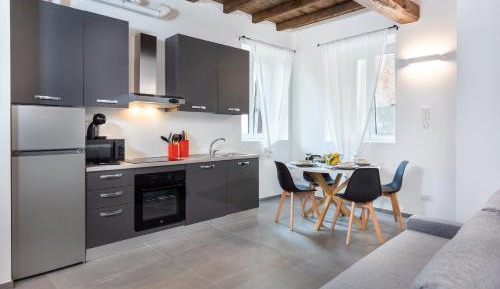 One-Bedroom Deluxe Apartment