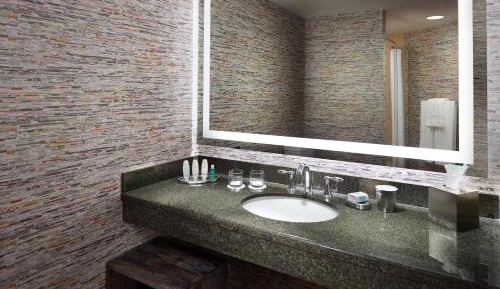 Deluxe Premium Room - 2 Queen Beds