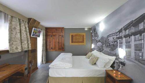 Standard Double or Twin Room with Balcony