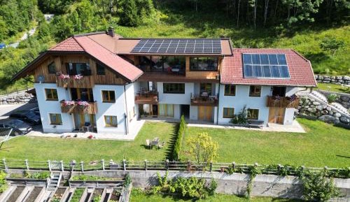 One-Bedroom Apartment with Lake View