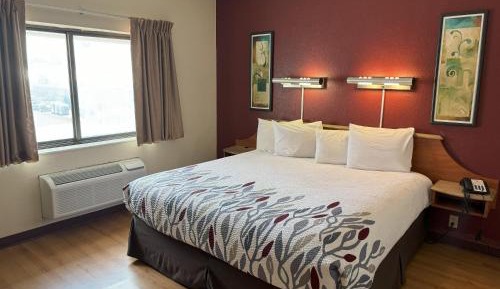 Deluxe King Suite