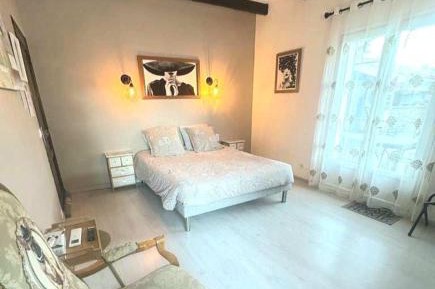 Deluxe Room (2 Adults + 1 Child)