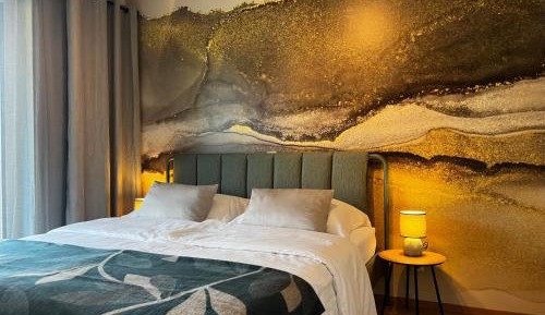 One-Bedroom Apartment with Balcony