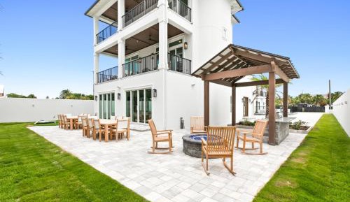Eleven-Bedroom Holiday home