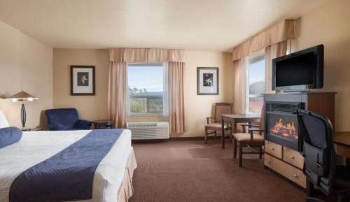 Deluxe King Room w/kitchenette - Non-Smoking